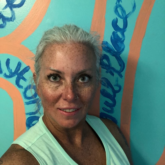 Meet your Posher, Deana - Picture 1 of 1